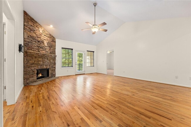 Building Photo - 307 Willow Brook Ln