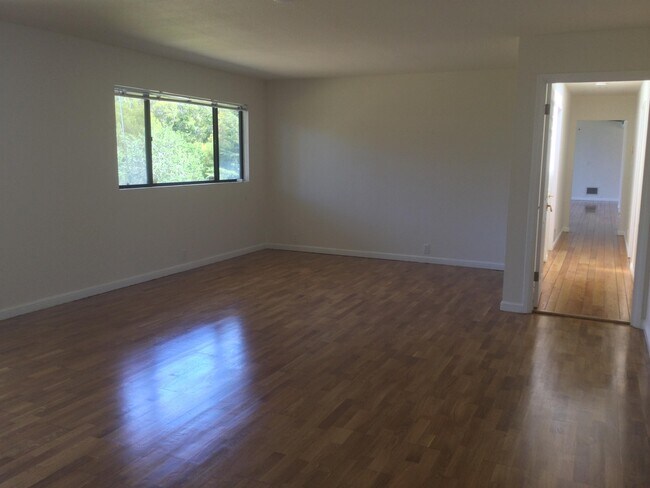 Building Photo - 55 Del Monte Dr