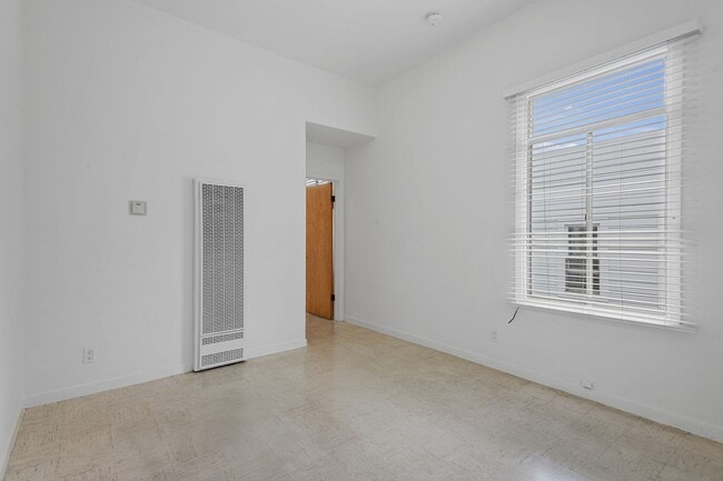 Building Photo - 546 Green St