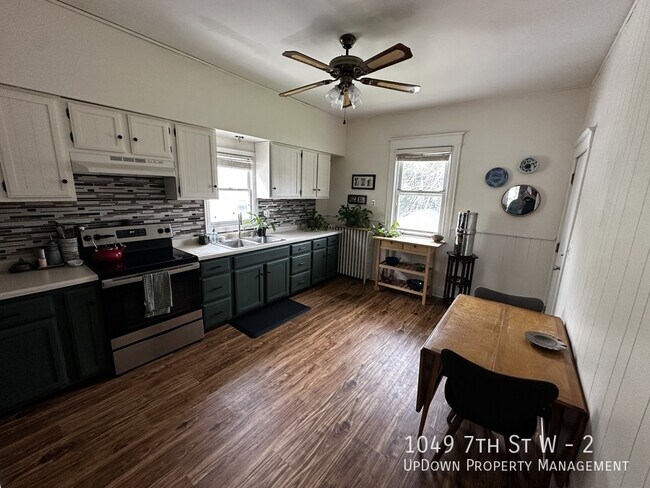 Building Photo - 1049 7th St W