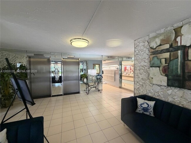 Building Photo - 3100 N Course Ln