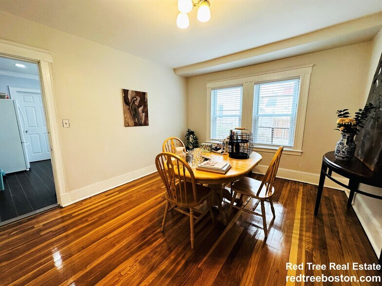 Building Photo - 19 Larose Plz