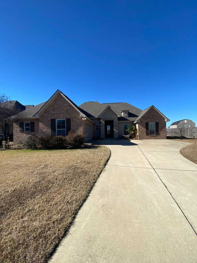 Building Photo - Cypress Bend Beauty