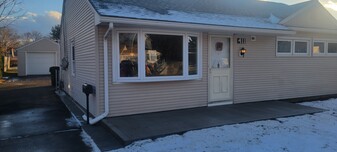 Building Photo - 411 Brewer St