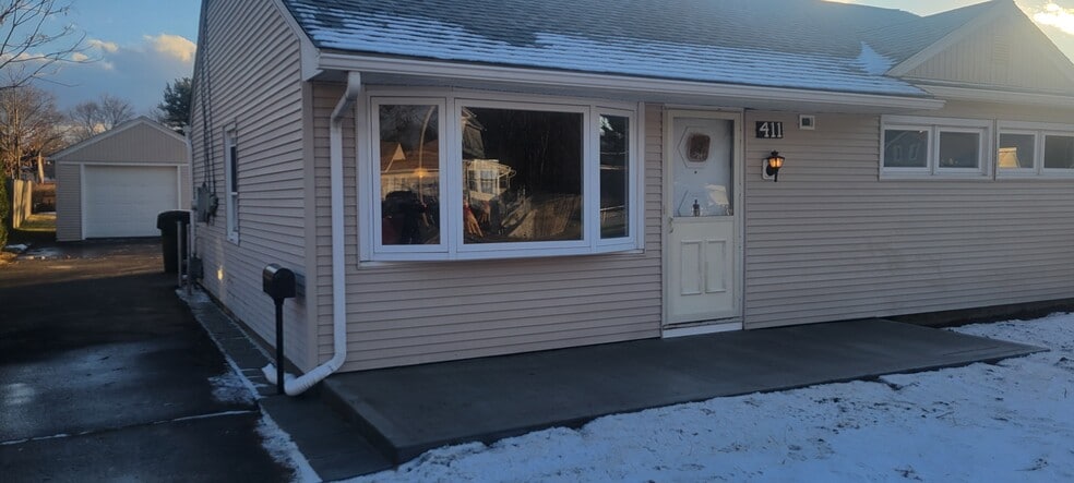 Single Family Home - 411 Brewer St