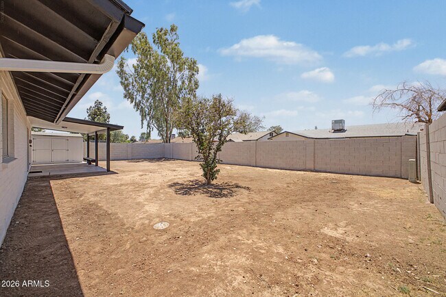 Building Photo - 1432 S Oracle