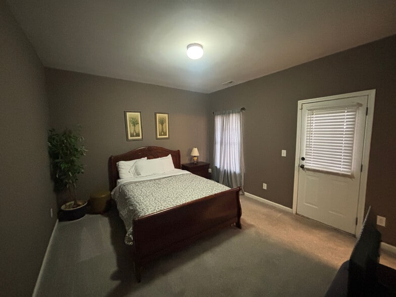 Building Photo - Room in Townhome on Linden Park Ln