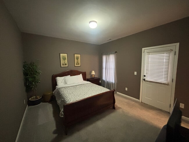 Building Photo - Room in Townhome on Linden Park Ln