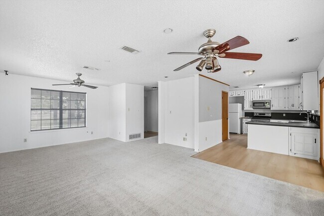Building Photo - 5702 Teasley Ln