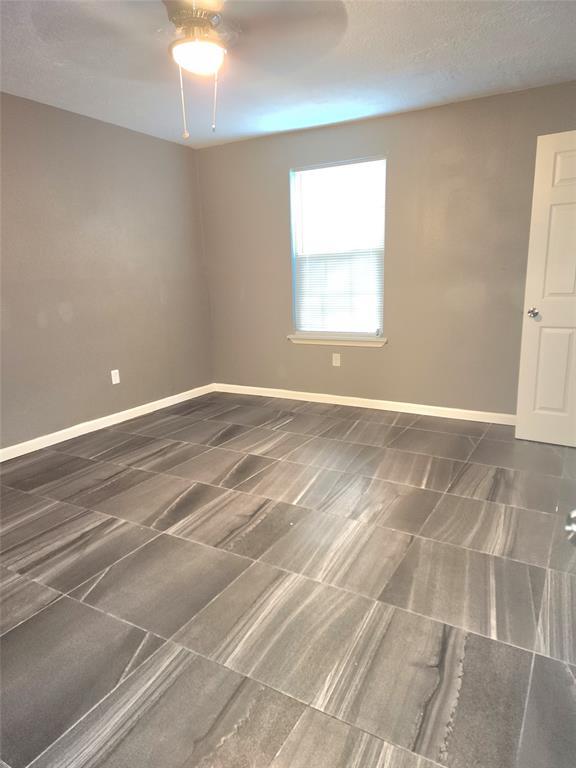 Building Photo - 1347 Greenoak Dr