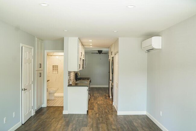 Building Photo - 1803 E Chevy Chase Dr