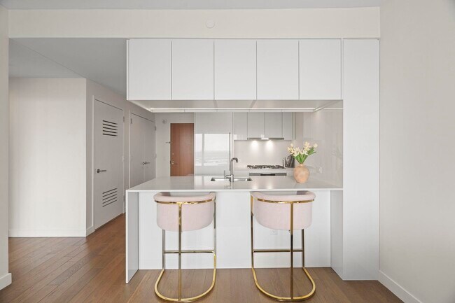 Building Photo - 99 Hudson St