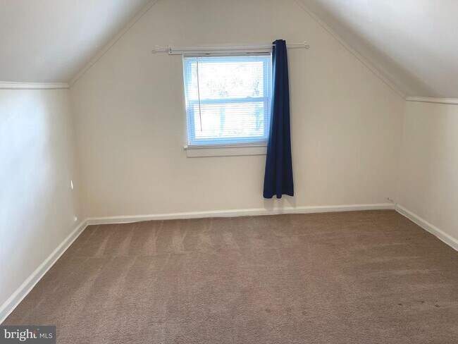 Building Photo - 7132 Parkview Ave