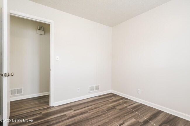 Building Photo - 4214 St Thomas Ave