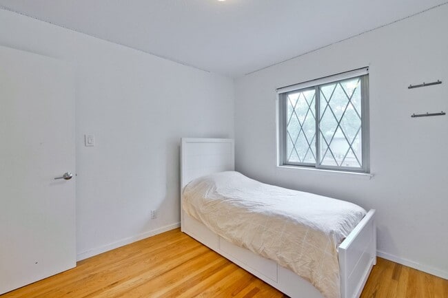 Building Photo - Amazing Midtown Home on a Quiet Cul-de-sac.