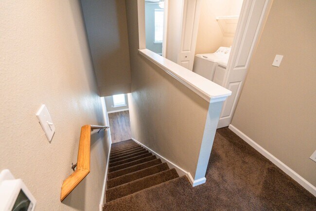 Building Photo - Beautiful 3 Bedroom 3 Bath