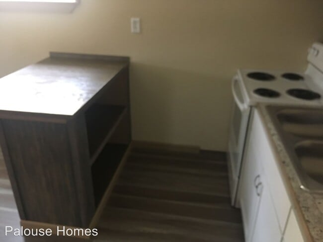 Building Photo - 916 W Augusta Ave