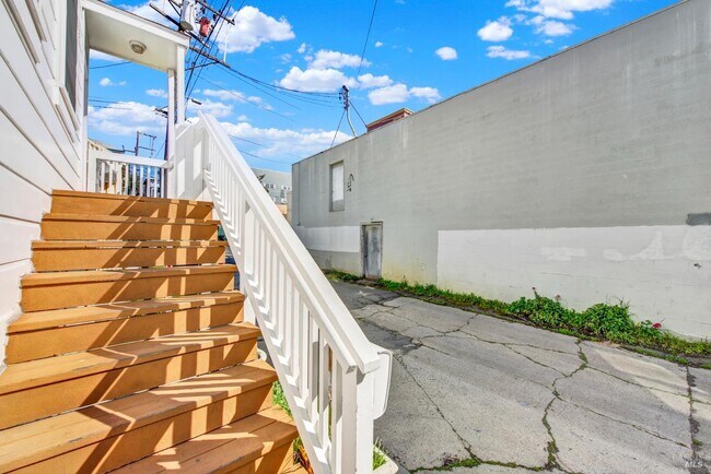 Building Photo - 520 Indian Aly