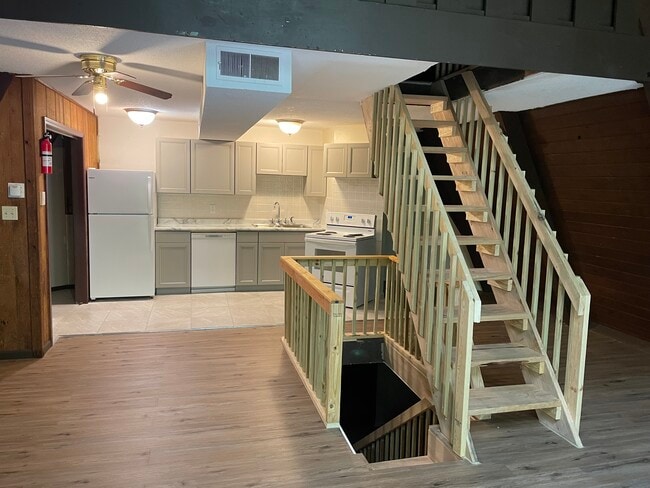 Primary Photo - 3110 Alpine Dr