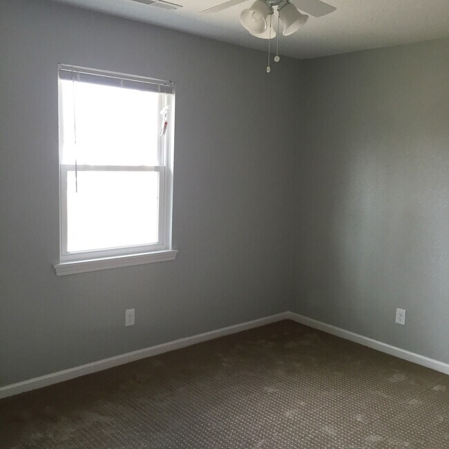 Building Photo - 2517 Maverick Ln