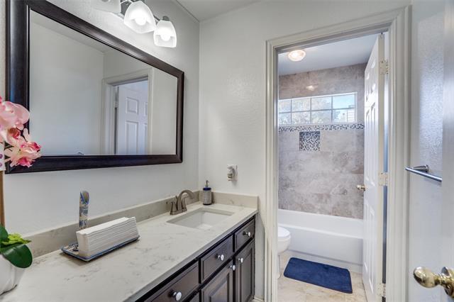 Building Photo - 1403 Greenbriar Dr