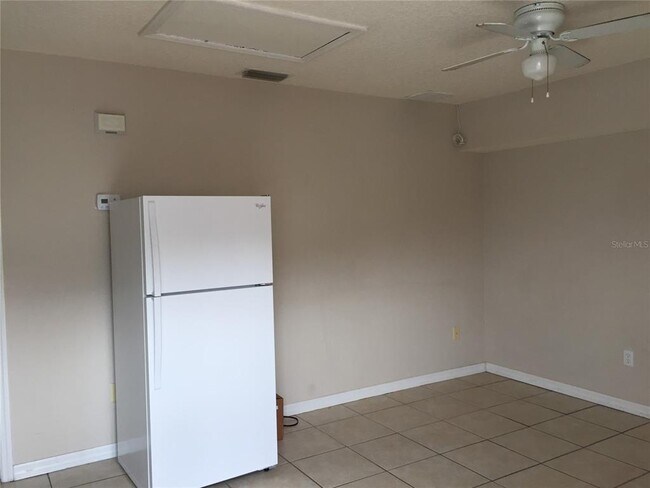 Building Photo - 2725 Fan Palm Dr