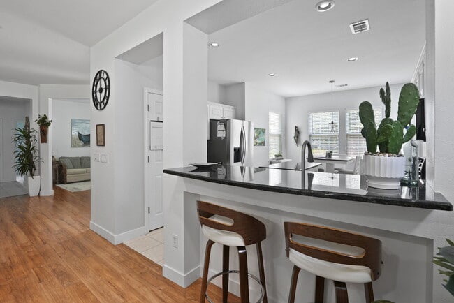 Building Photo - 211 Hampton Cir