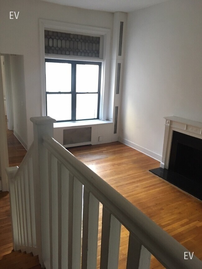 Building Photo - 37 E 65th St