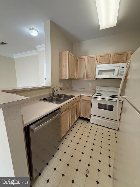 Building Photo - 1601 Spring Gate Dr.