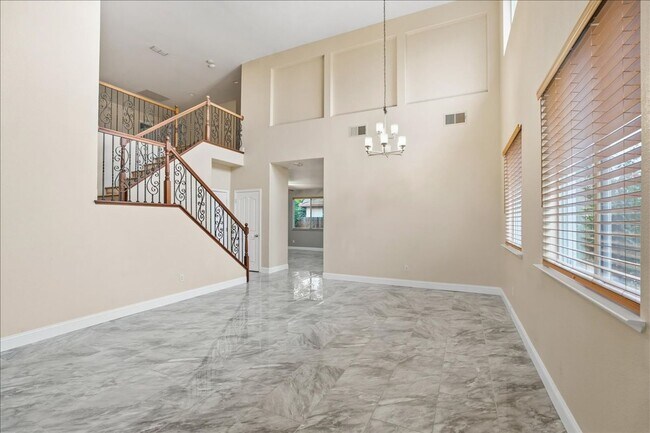 Building Photo - 70 Arches Cir