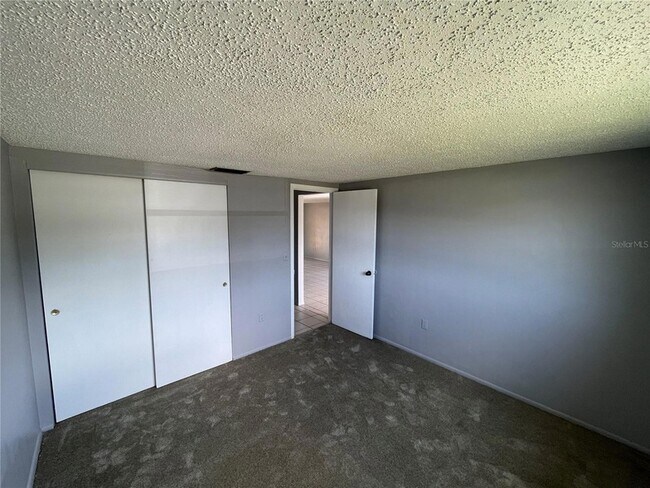 Building Photo - 4136 Shoreline Dr