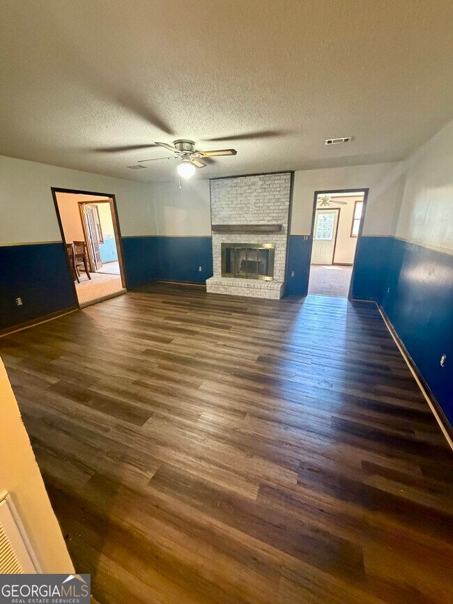 Building Photo - 131 Foxwood Cir