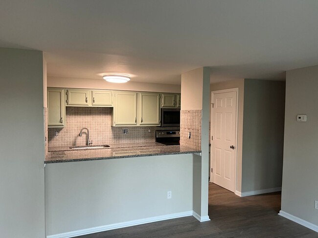 Primary Photo - 2 Bedroom Condo near UNCC