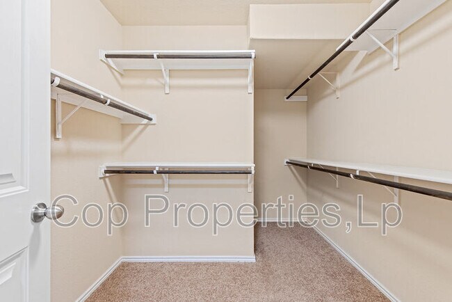Building Photo - 12110 Kruth Pt