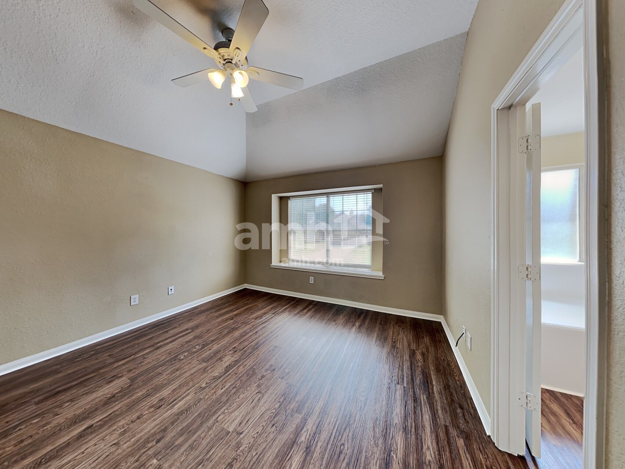 Building Photo - 3413 Stratford Dr