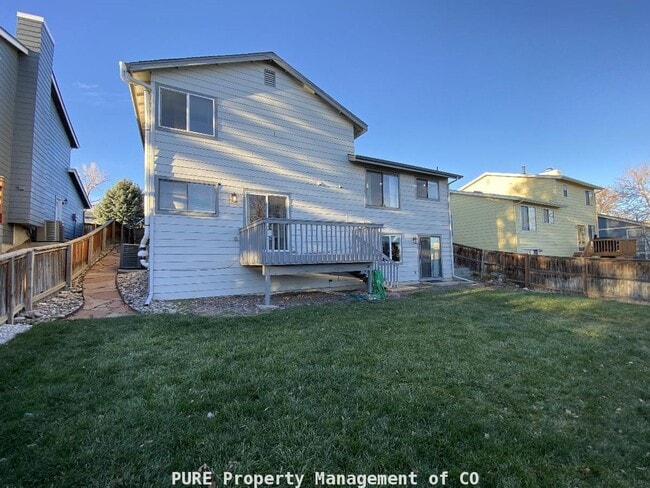 Building Photo - Large home in Highlands Ranch!! 4 bedrooms, 2 baths! 2-car garage!!