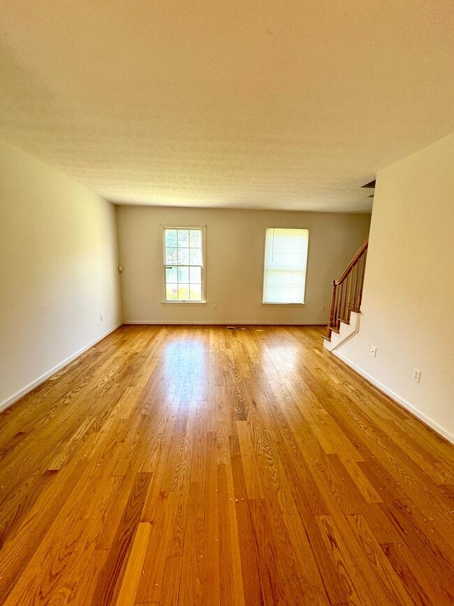 Building Photo - Duplex with Basement Garage for Rent