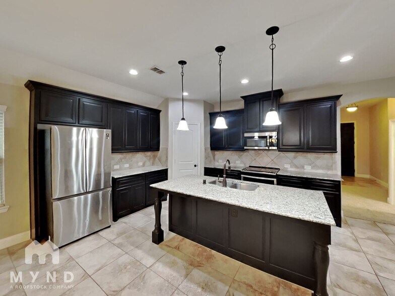 Building Photo - 405 Bentley Dr