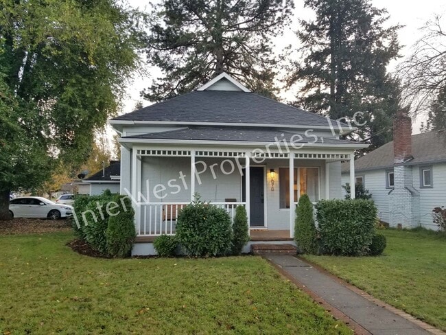 Building Photo - Super Cute 2bd Ranch Style Hillsboro home w/Garage, w/d hookups and yard!