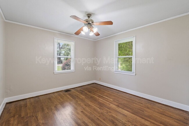 Building Photo - 2334 Redwood Dr