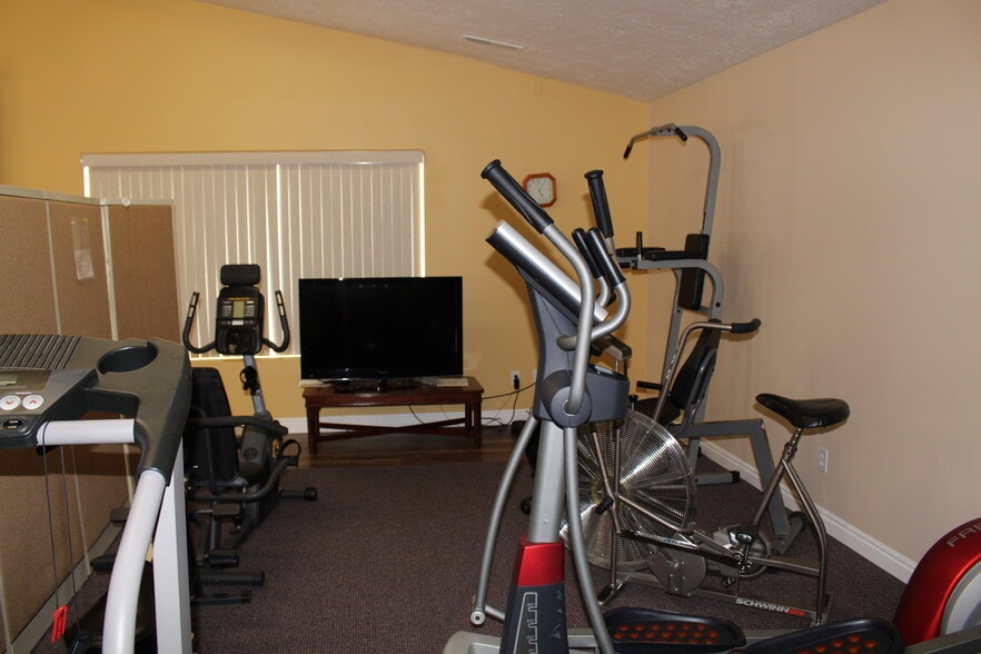 Building Photo - 210 N Mall Dr