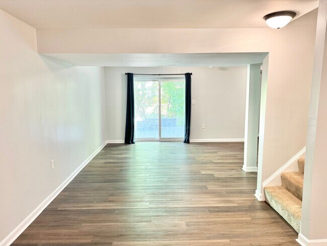 Building Photo - GORGEOUS COLONIAL IN WOODBRIDGE!