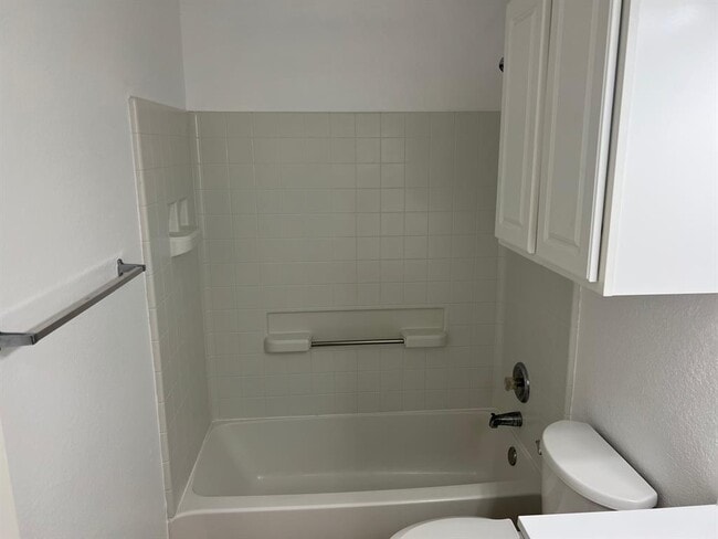 Building Photo - 18121 Skysail Dr