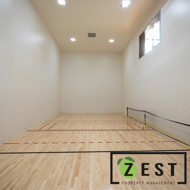 Building Photo - Amazing 3Bedroom 2 Baths