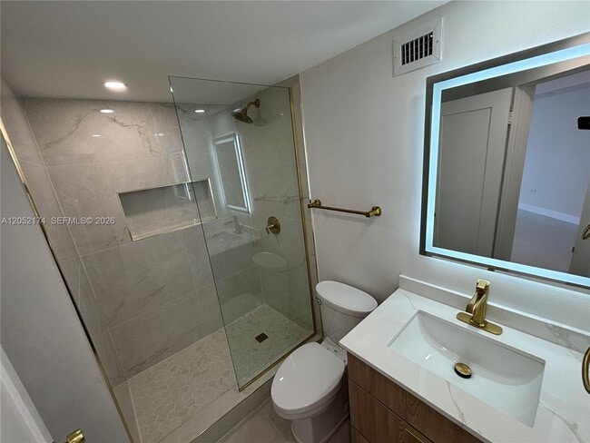 Building Photo - 999 Brickell Bay Dr
