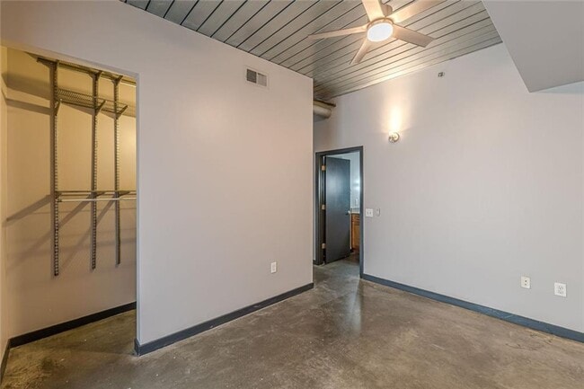 Building Photo - 620 Glen Iris Dr NE