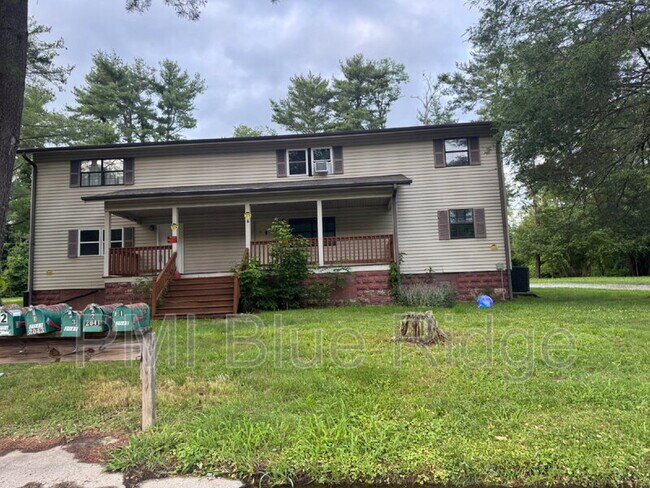 Building Photo - 2020 Somerset Dr