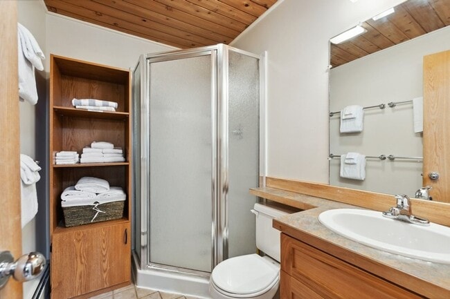 Building Photo - 1 bedroom, 1 bath condo at Bay Point