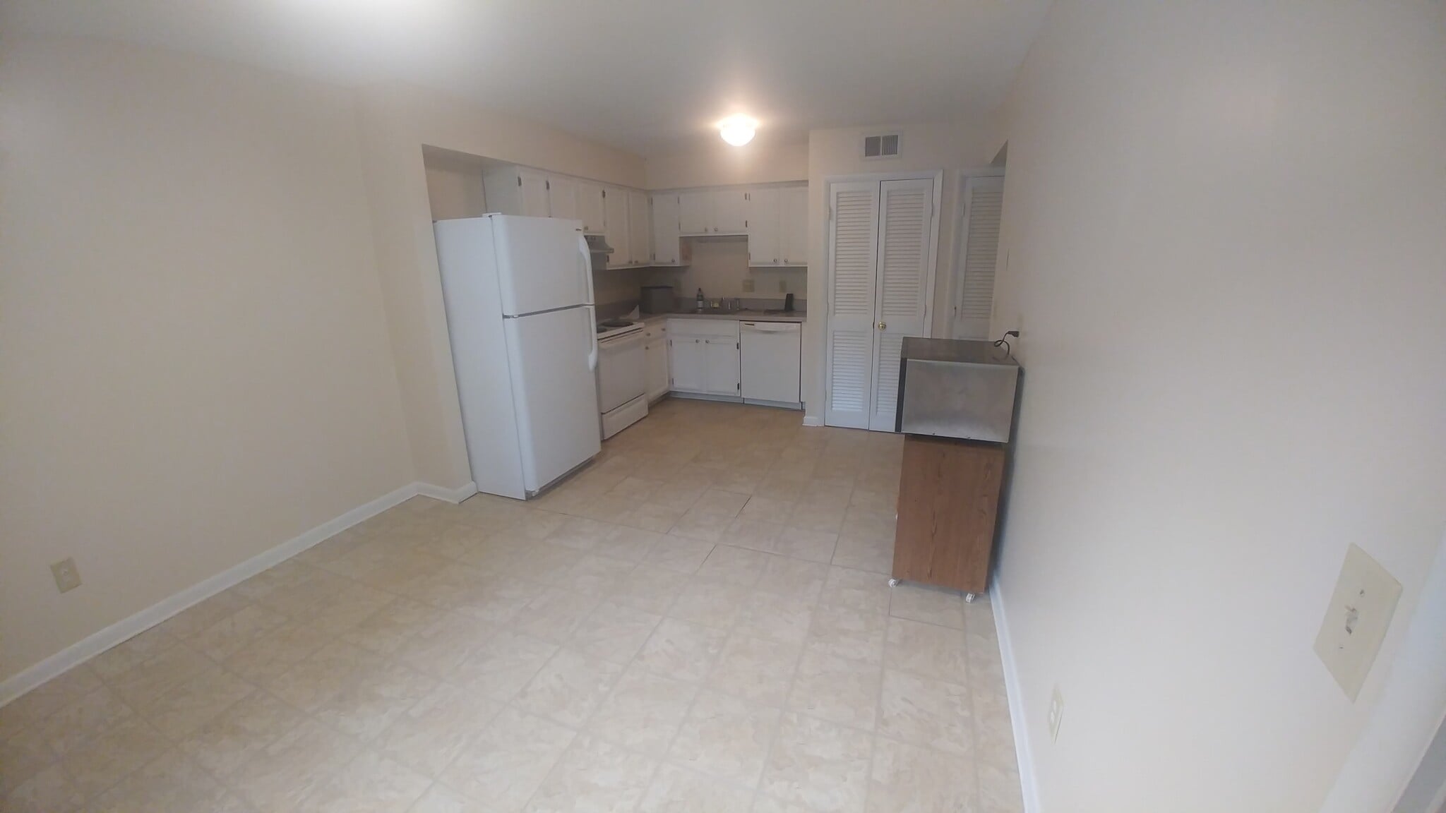 Kitchen - 1722 Donlee Dr