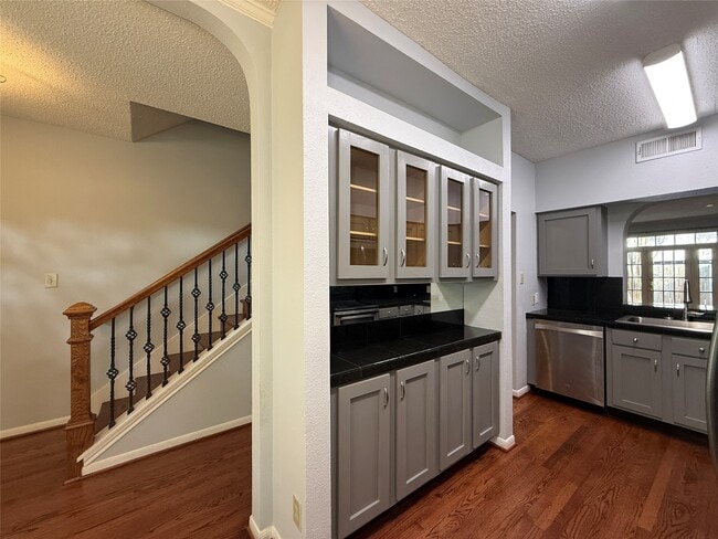 Building Photo - 3636 Lake St